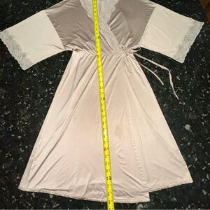 HANRO of Switzerland Luxury Kimono with lace double breasted Silkiest Fabric SM